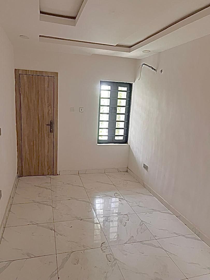 4 Bedrooms Terrace Duplex gallery image 8