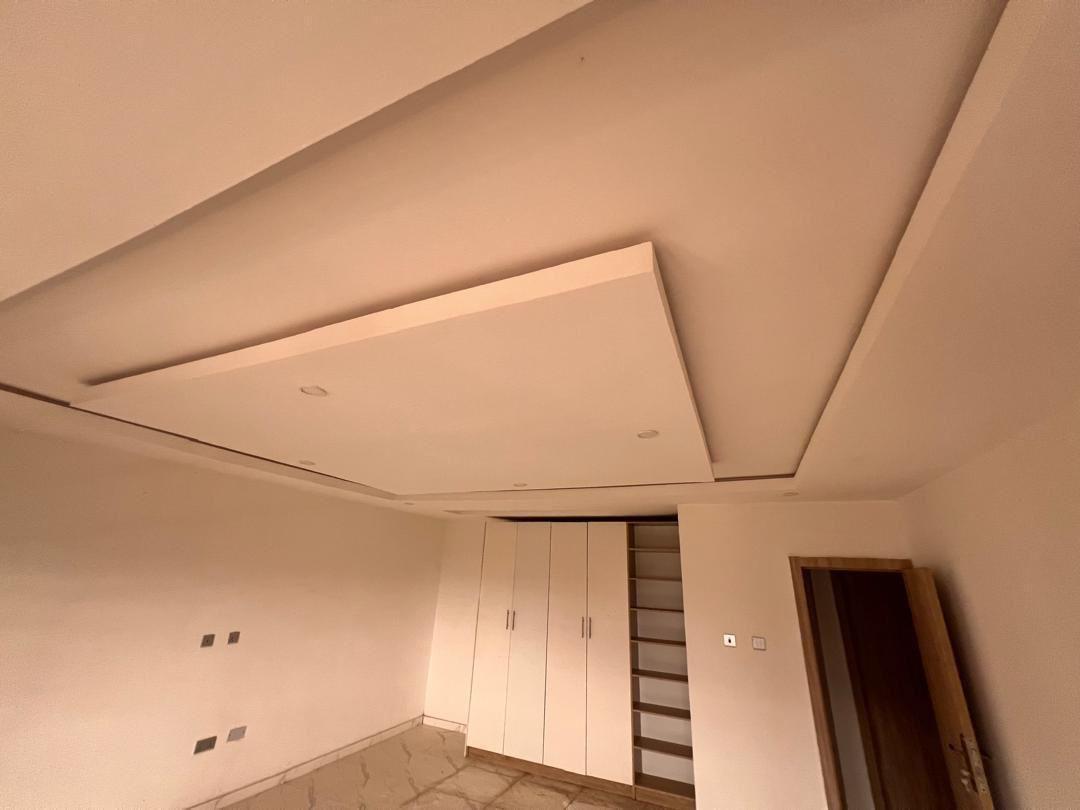 4 Bedrooms Terrace Duplex gallery image 9