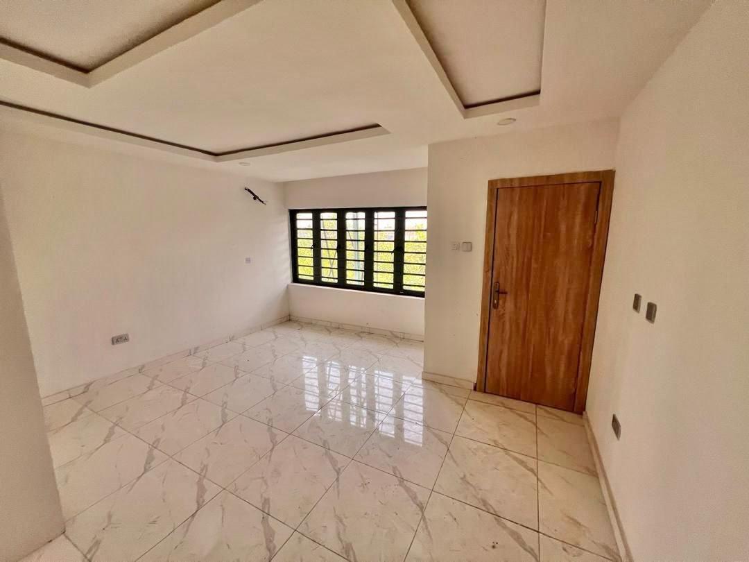 4 Bedrooms Terrace Duplex gallery image 10