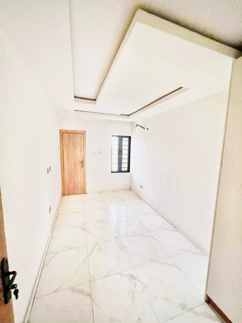 4 Bedrooms Terrace Duplex gallery image 4