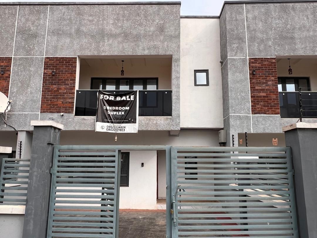 4 Bedrooms Terrace Duplex gallery image 3