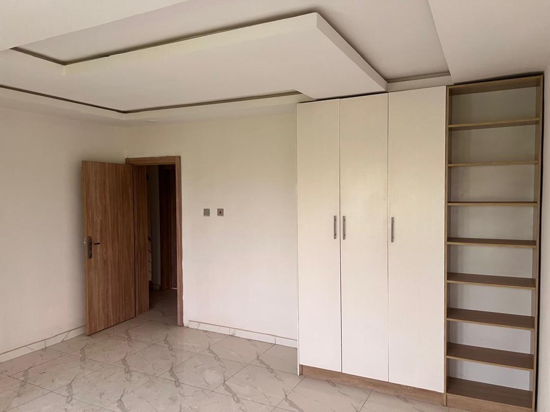 4 Bedrooms Terrace Duplex gallery image 6